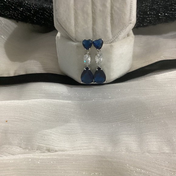 💙 White & Blue Sapphire Heart Drop Earrings - Picture 8 of 14